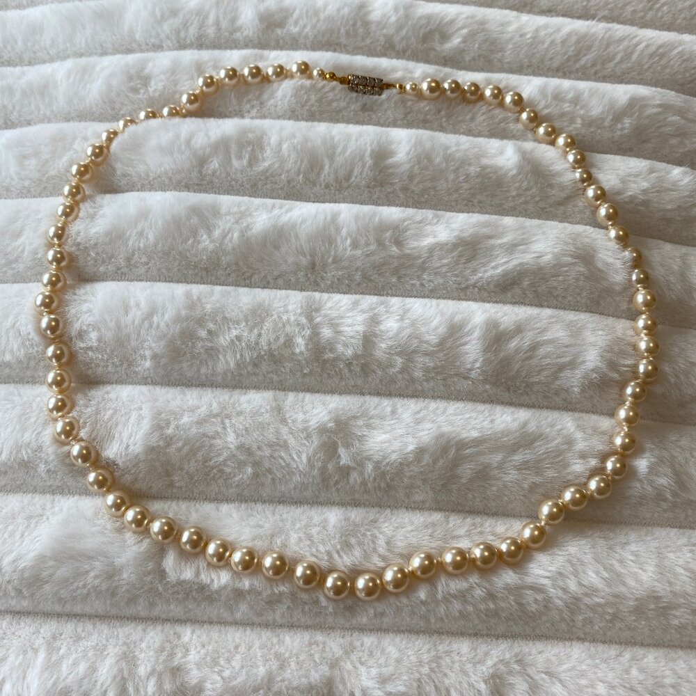 Vintage Fashion Jewellery glass Pearls With Crystal Clasp Cream Short Strand